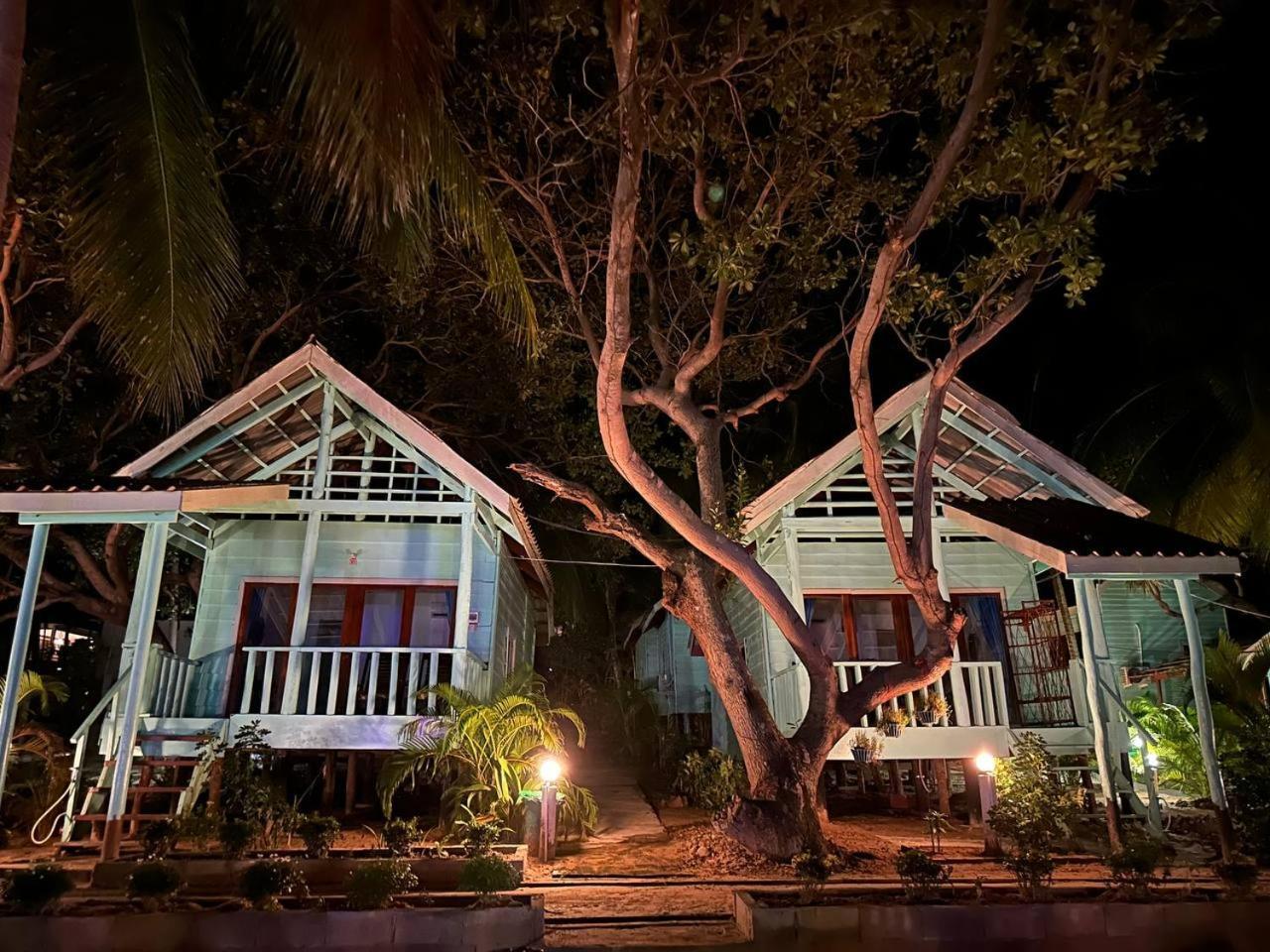 Nice Beach Bungalow Homestay *