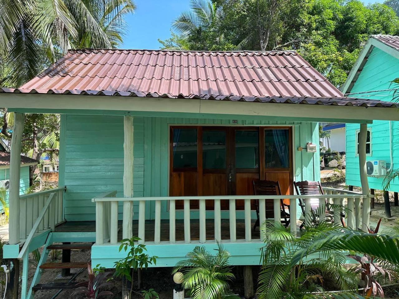 Nice Beach Bungalow Homestay Derm Tkov Village