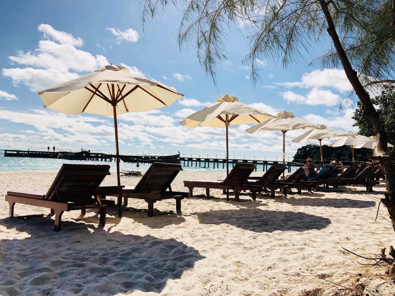 Homestay Nice Beach Bungalow Derm Tkov Village