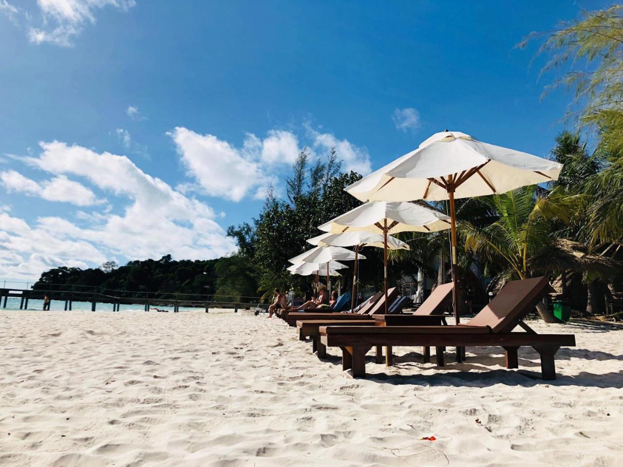 Homestay Nice Beach Bungalow Derm Tkov Village