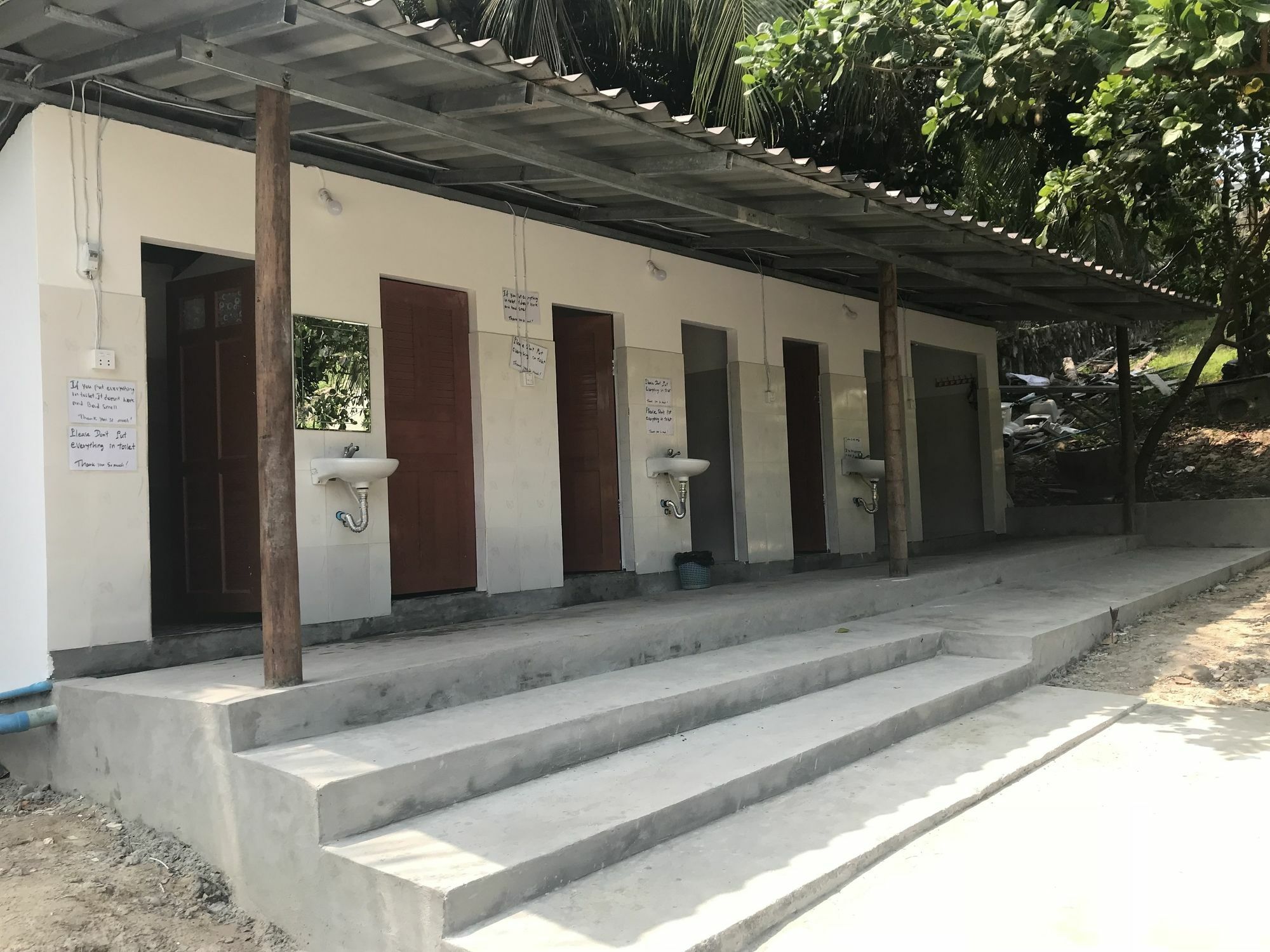 Homestay Nice Beach Bungalow Derm Tkov Village